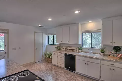 9297 Cam Ct, Redding, CA 96001 photo 11