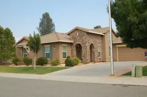 4401 Chinook Dr, Redding, CA 96002 photo 1