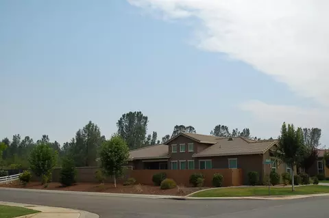 4401 Chinook Dr, Redding, CA 96002 photo 3