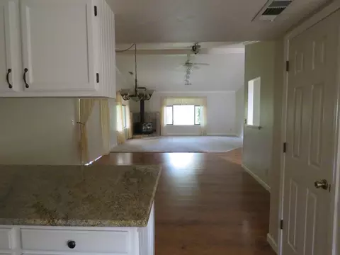 1461 Edgewood Dr, Redding, CA 96003 photo 8