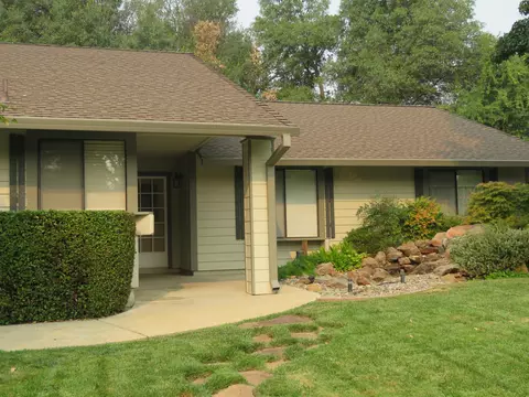 1461 Edgewood Dr, Redding, CA 96003 photo 3