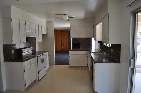 3985 Oro St, Redding, CA 96001 photo 2