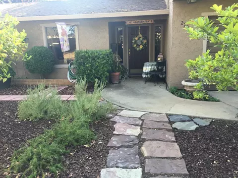 2378 Cliff Dr, Redding, CA 96001 photo 2