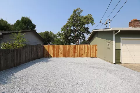 6560 Riverside Dr, Redding, CA 96001 photo 2