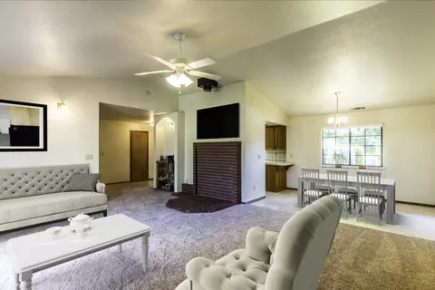 4446 Tralee Ln, Redding, CA 96001 photo 4