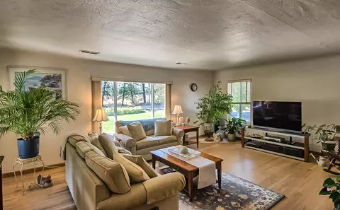 222 Wilshire Dr, Redding, CA 96002 photo 11