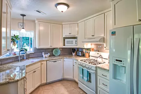 222 Wilshire Dr, Redding, CA 96002 photo 13