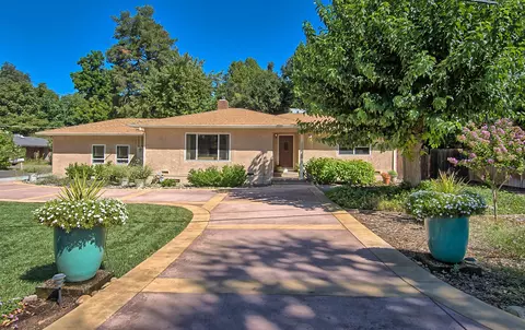 222 Wilshire Dr, Redding, CA 96002 photo 1