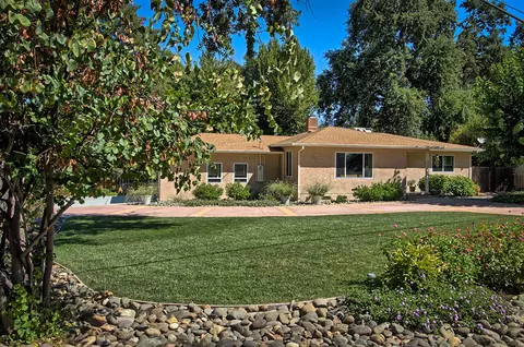 222 Wilshire Dr, Redding, CA 96002 photo 2