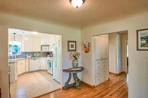 222 Wilshire Dr, Redding, CA 96002 photo 12