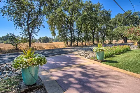 222 Wilshire Dr, Redding, CA 96002 photo 5