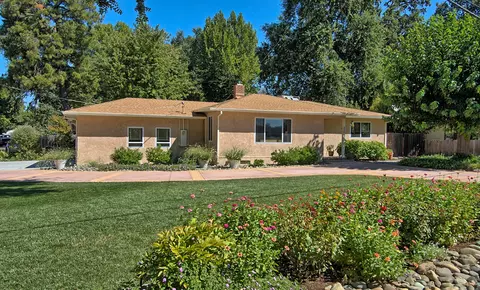 222 Wilshire Dr, Redding, CA 96002 photo 3