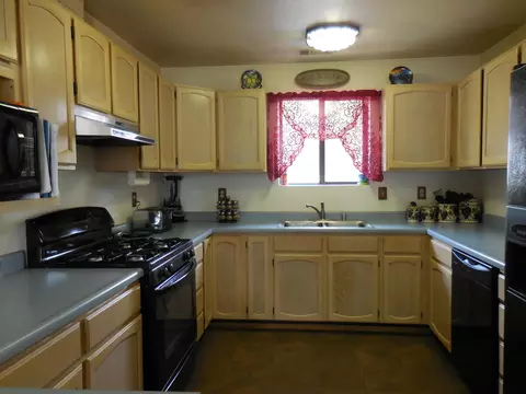 6855 Irving Rd, Redding, CA 96001 photo 8
