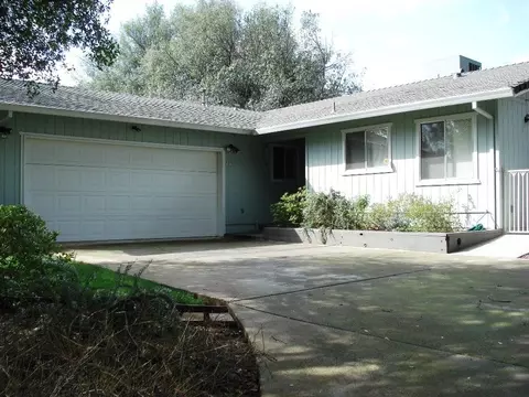 2710 Churn Ct, Redding, CA 96002 photo 1