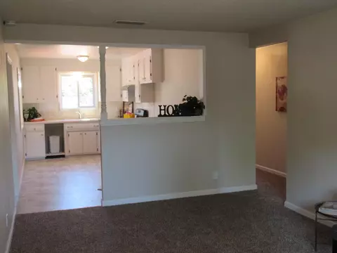 2326 Corona, Redding, CA 96002 photo 4