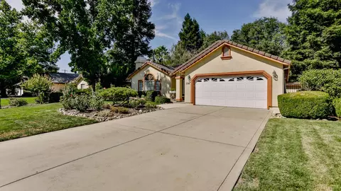 2298 Castlewood Dr, Redding, CA 96002 photo 2