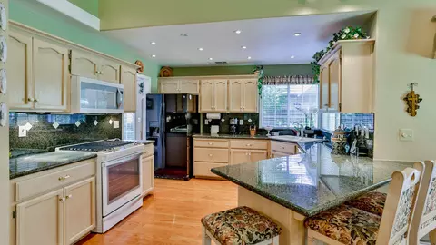 2298 Castlewood Dr, Redding, CA 96002 photo 6