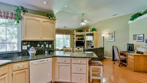 2298 Castlewood Dr, Redding, CA 96002 photo 9