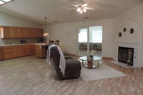 1225 Britt Ln, Red Bluff, CA 96080 photo 2