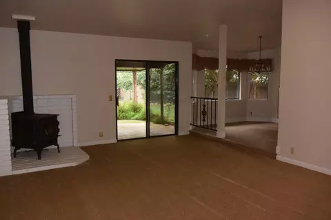 1831 Silverfield Loop, Redding, CA 96002 photo 2