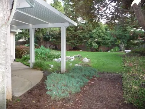 5877 Fairmont Dr, Redding, CA 96003 photo 2