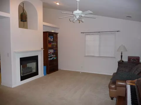 5877 Fairmont Dr, Redding, CA 96003 photo 6