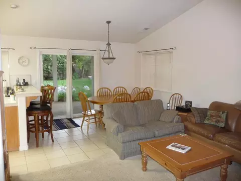 5877 Fairmont Dr, Redding, CA 96003 photo 8