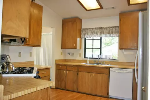1204 Whistling Dr, Redding, CA 96003 photo 4