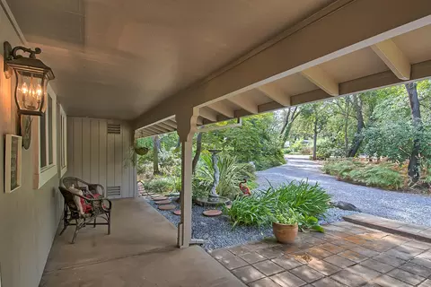 8471 Ranchette Dr, Redding, CA 96001 photo 2