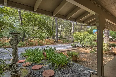 8471 Ranchette Dr, Redding, CA 96001 photo 3