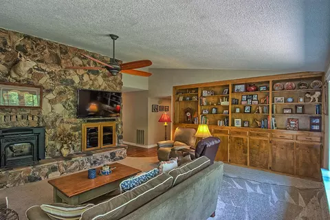 8471 Ranchette Dr, Redding, CA 96001 photo 6