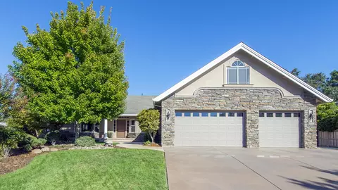 3453 Forest Hills Ct, Redding, CA 96002 photo 1