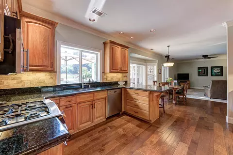 3453 Forest Hills Ct, Redding, CA 96002 photo 8