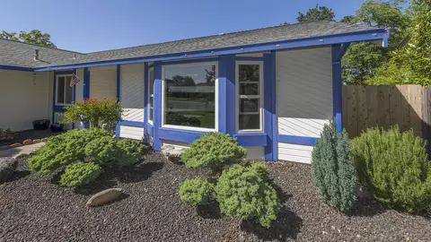 3342 Auburn Dr, Redding, CA 96001 photo 3