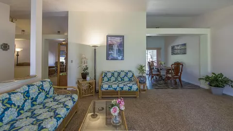 3342 Auburn Dr, Redding, CA 96001 photo 2
