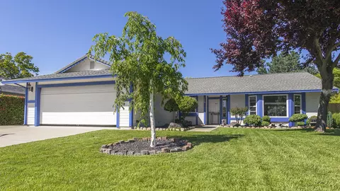 3342 Auburn Dr, Redding, CA 96001 photo 1