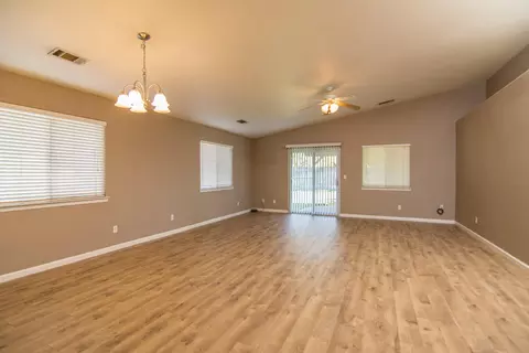 984 Montcrest Dr, Redding, CA 96003 photo 7