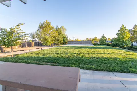 984 Montcrest Dr, Redding, CA 96003 photo 21