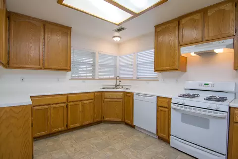 984 Montcrest Dr, Redding, CA 96003 photo 4
