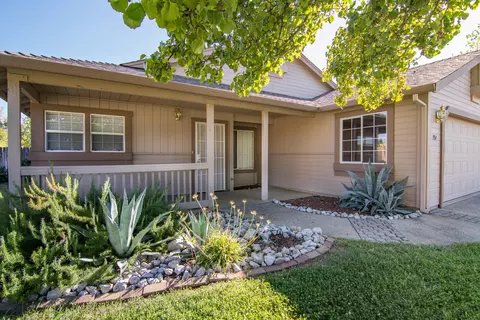 984 Montcrest Dr, Redding, CA 96003 photo 1