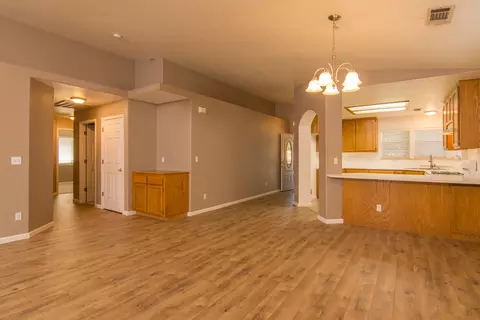 984 Montcrest Dr, Redding, CA 96003 photo 3