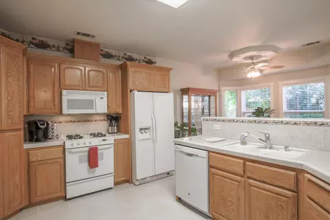 1580 Spanish Bay Dr, Redding, CA 96003 photo 6