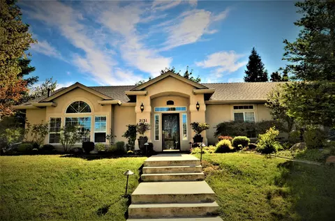 2131 Dartmouth Dr, Redding, CA 96001 photo 1
