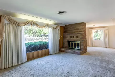 668 Delta St, Redding, CA 96003 photo 3