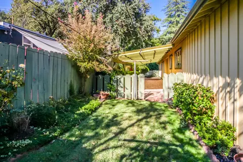 668 Delta St, Redding, CA 96003 photo 17