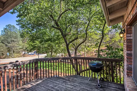 9668 Swasey Dr, Redding, CA 96001 photo 5