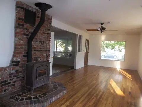 374 Main, Weed, CA 96094 photo 2