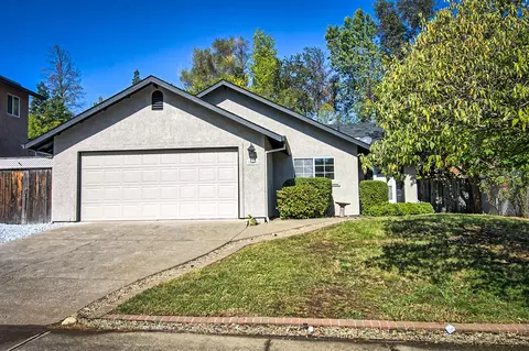 850 Spaniel Dr, Redding, CA 96003 photo 1