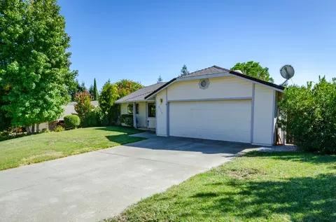 2715 Howard Dr, Redding, CA 96001 photo 2