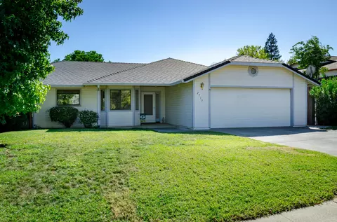 2715 Howard Dr, Redding, CA 96001 photo 1